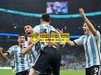 ‘메시 1골 1도움 원맨쇼’ 아르헨티나, 멕시코에 2-0 승… 폴란드 잡으면 16강